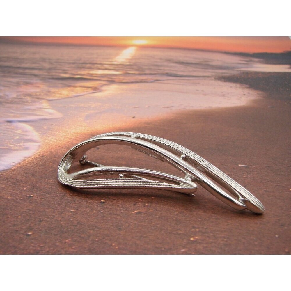 Vintage Sign Sarah Coventry Silver Abstract Leaf Brooch Lapel Pin Jewelry 1970s